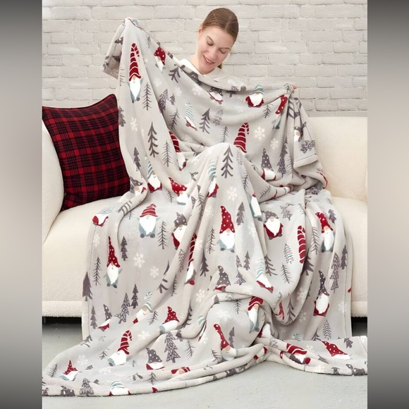 NWT- Super Soft- Holiday- Gnomes- & Trees 🌲 ❄️ Plush Velvet Throw Blanket 50x60 - Picture 1 of 13